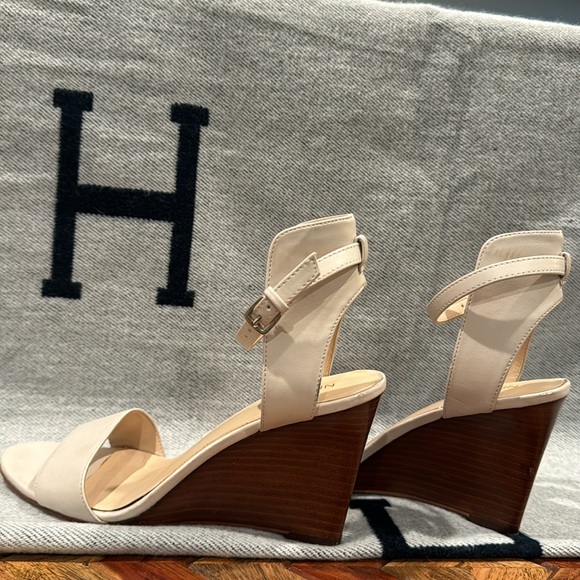 Nine West White Ivory Wedge Sandals Women's Size 8. NW7 Madness Ankle Strap - Picture 4 of 4
